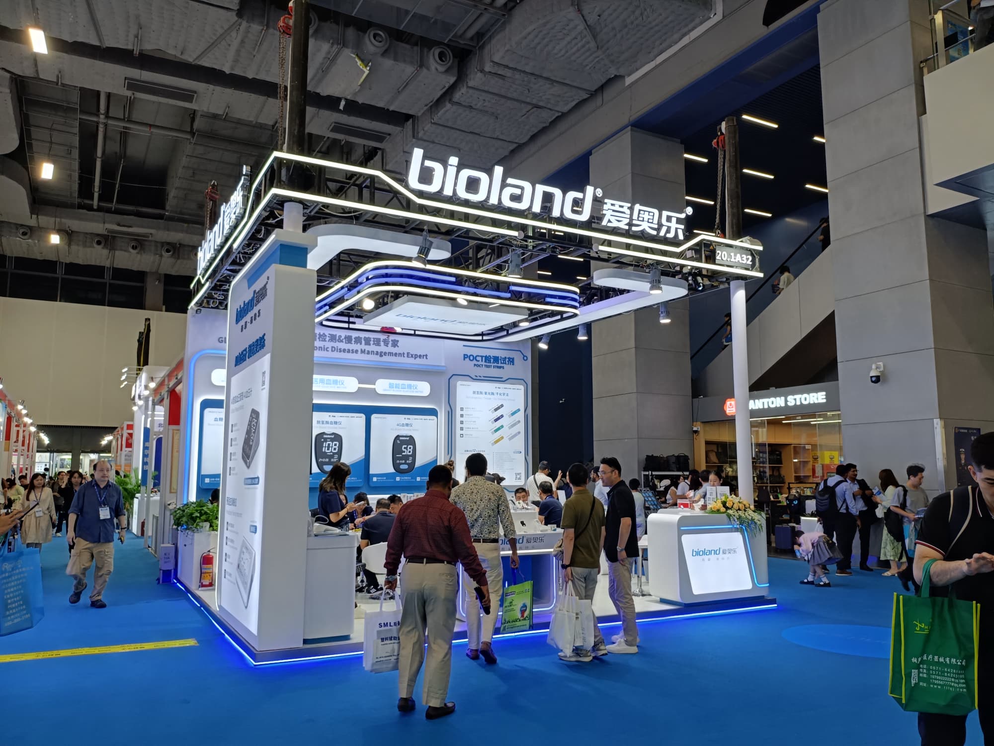 華南口腔展特裝展臺預算怎么花？這樣設計性價比最高